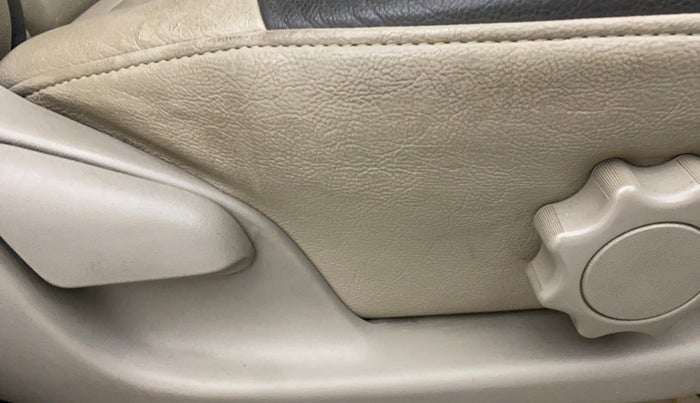 2014 Toyota Innova 2.5 GX 8 STR, Diesel, Manual, 72,161 km, Driver Side Adjustment Panel