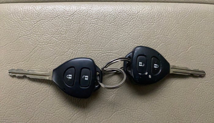 2014 Toyota Innova 2.5 GX 8 STR, Diesel, Manual, 72,161 km, Key Close Up