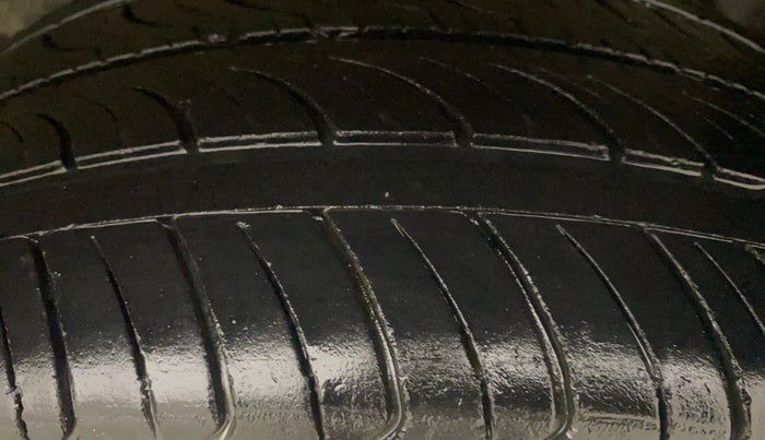 2014 Toyota Innova 2.5 GX 8 STR, Diesel, Manual, 72,161 km, Left Rear Tyre Tread