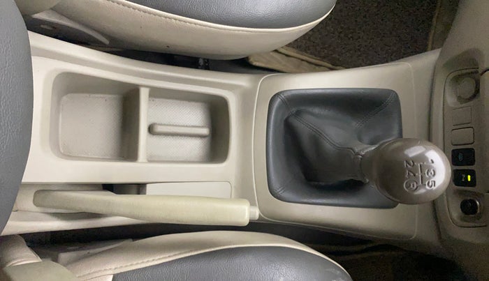 2014 Toyota Innova 2.5 GX 8 STR, Diesel, Manual, 72,161 km, Gear Lever