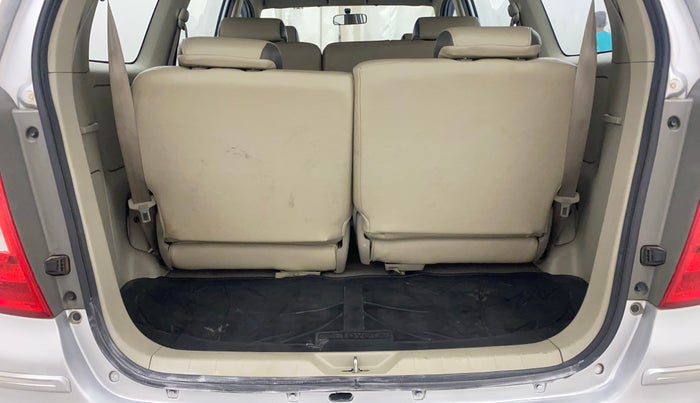 2014 Toyota Innova 2.5 GX 8 STR, Diesel, Manual, 72,161 km, Boot Inside