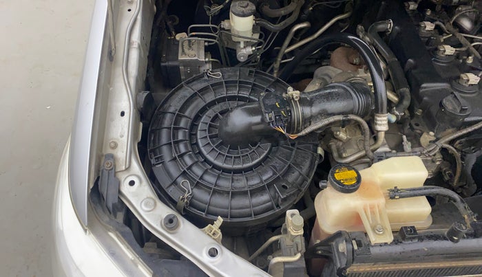 2014 Toyota Innova 2.5 GX 8 STR, Diesel, Manual, 72,161 km, Engine View - Right