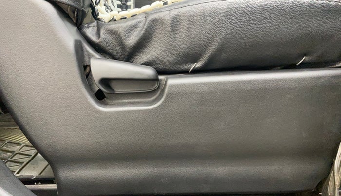 2014 Maruti Wagon R 1.0 VXI, Petrol, Manual, 32,344 km, Driver Side Adjustment Panel