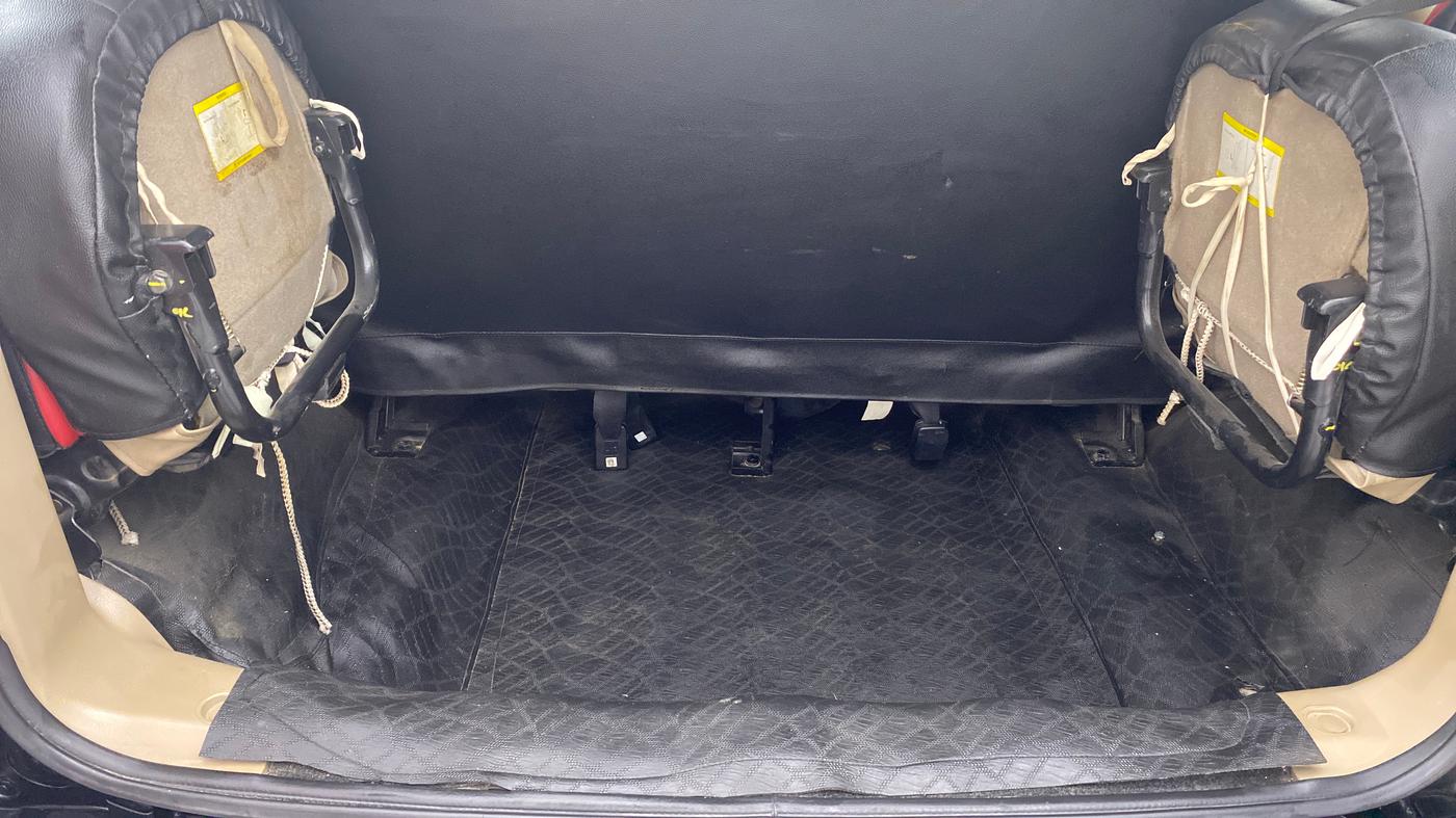 2019 Mahindra TUV300 T4+, Diesel, Manual, 74,405 km, Boot Inside
