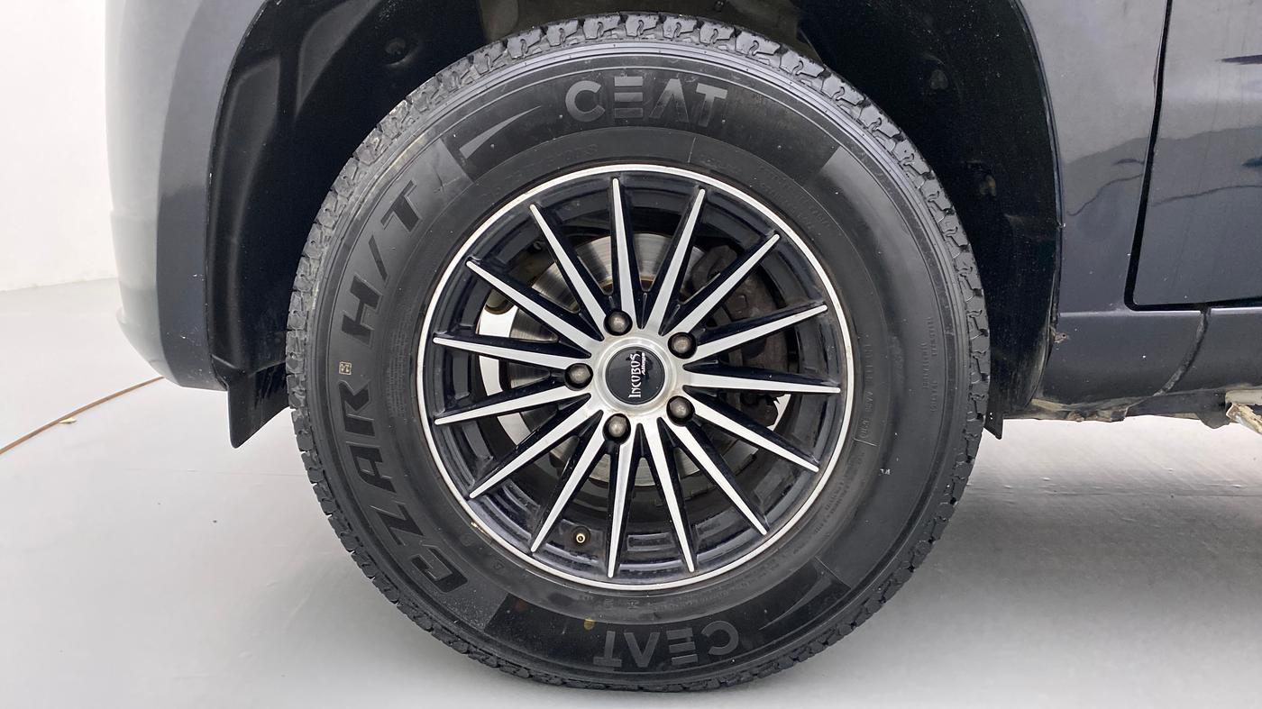 2019 Mahindra TUV300 T4+, Diesel, Manual, 74,405 km, Left Front Wheel
