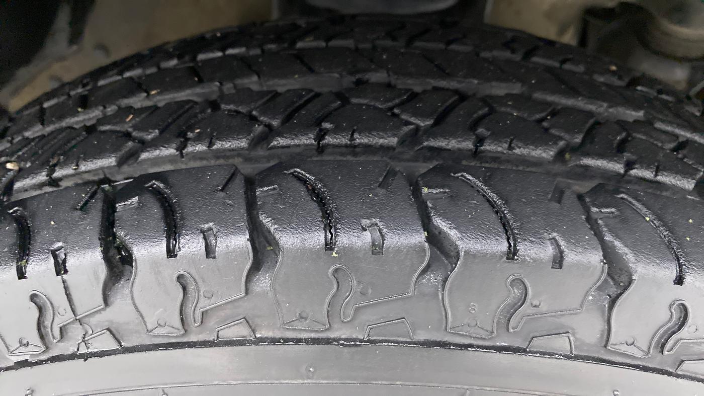 2019 Mahindra TUV300 T4+, Diesel, Manual, 74,405 km, Right Front Tyre Tread