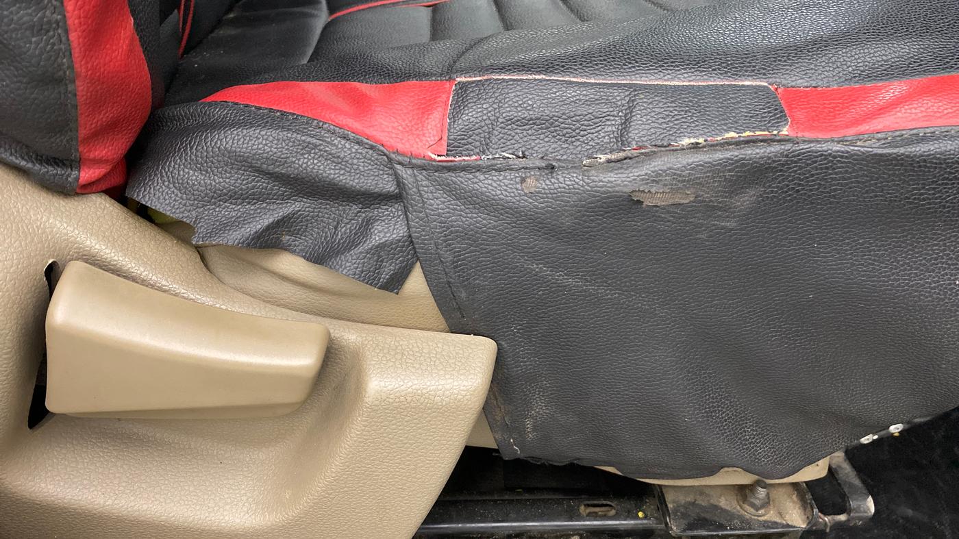 2019 Mahindra TUV300 T4+, Diesel, Manual, 74,405 km, Driver Side Adjustment Panel