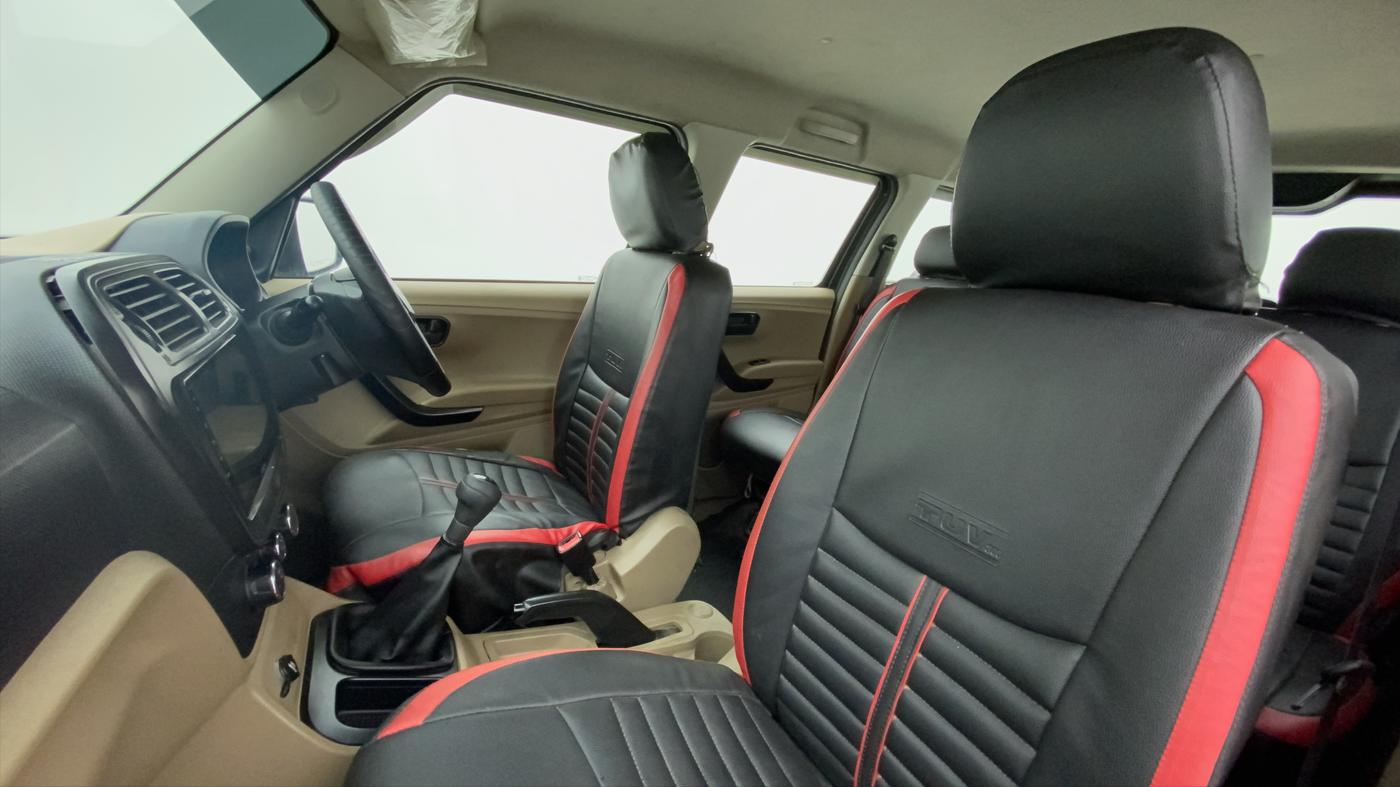 2019 Mahindra TUV300 T4+, Diesel, Manual, 74,405 km, Right Side Front Door Cabin