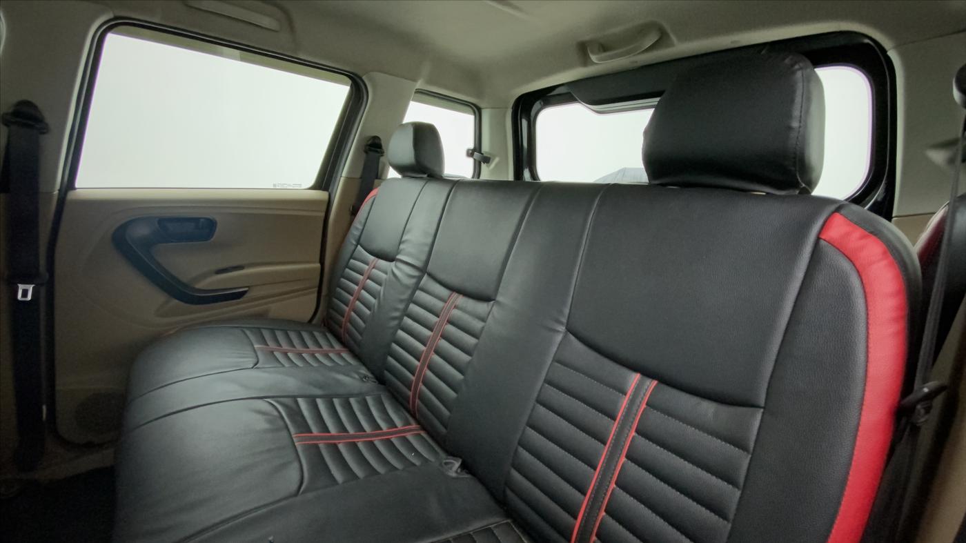 2019 Mahindra TUV300 T4+, Diesel, Manual, 74,405 km, Right Side Rear Door Cabin