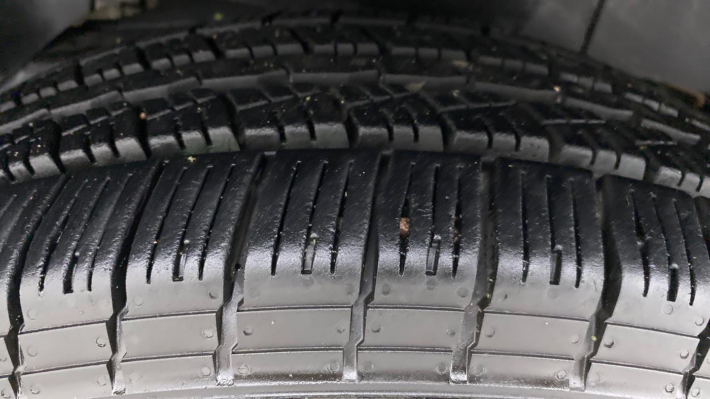 2019 Mahindra TUV300 T4+, Diesel, Manual, 74,405 km, Right Rear Tyre Tread