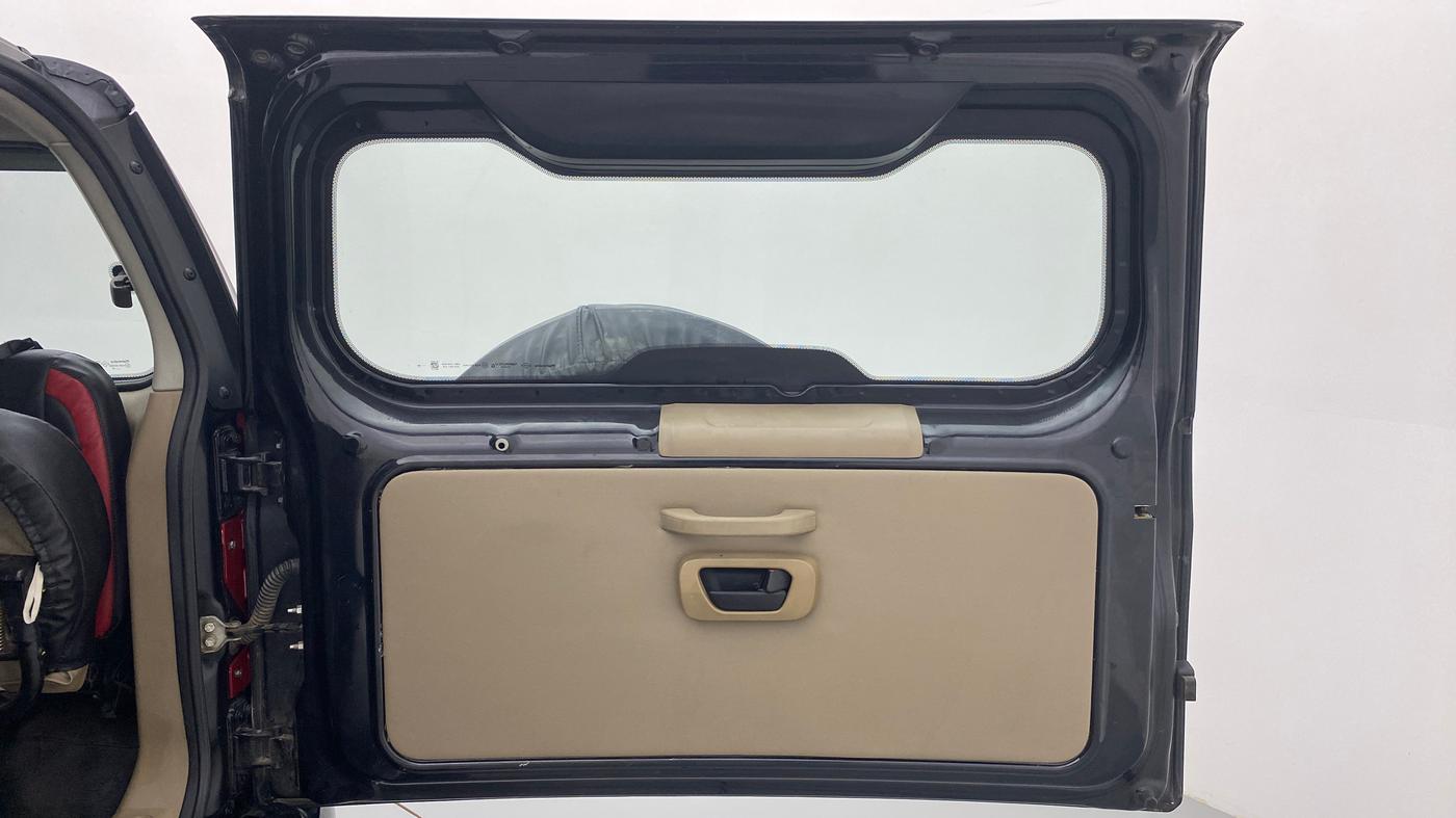 2019 Mahindra TUV300 T4+, Diesel, Manual, 74,405 km, Boot Door Open