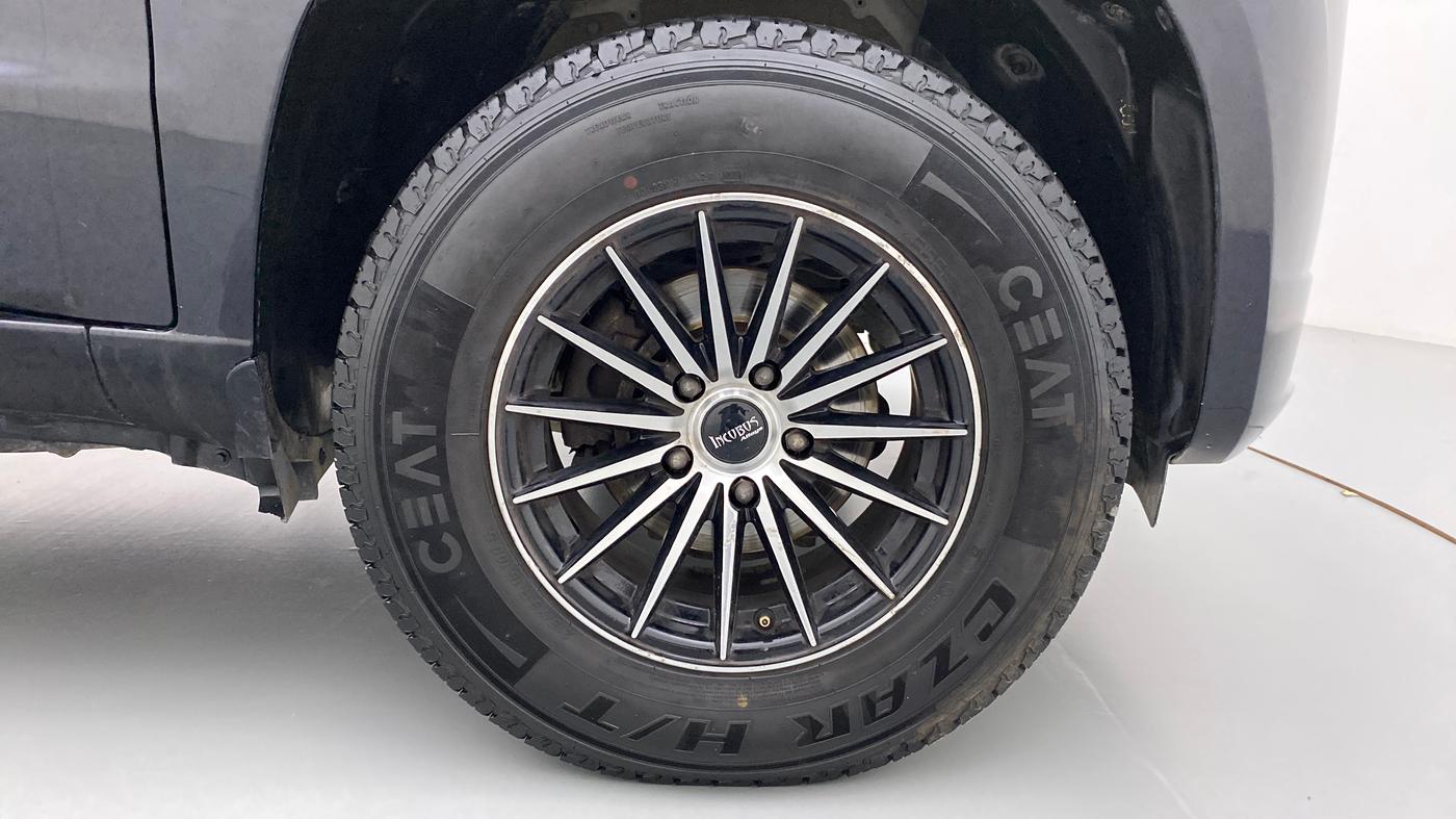 2019 Mahindra TUV300 T4+, Diesel, Manual, 74,405 km, Right Front Wheel
