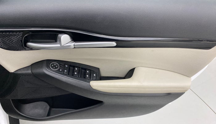 2020 KIA SELTOS HTX 1.5 PETROL MT, Petrol, Manual, 16,739 km, Driver Side Door Panels Control