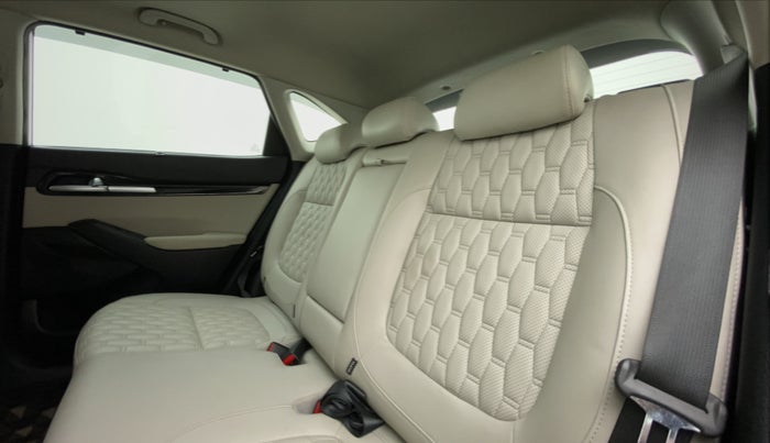 2020 KIA SELTOS HTX 1.5 PETROL MT, Petrol, Manual, 16,739 km, Right Side Rear Door Cabin