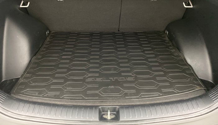 2020 KIA SELTOS HTX 1.5 PETROL MT, Petrol, Manual, 16,739 km, Boot Inside