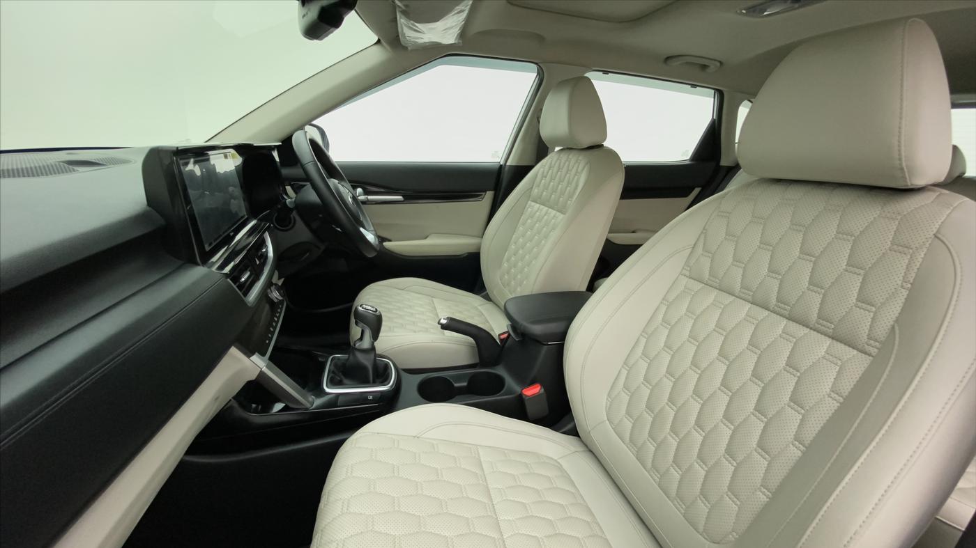 2020 KIA SELTOS HTX 1.5 PETROL MT, Petrol, Manual, 16,739 km, Right Side Front Door Cabin