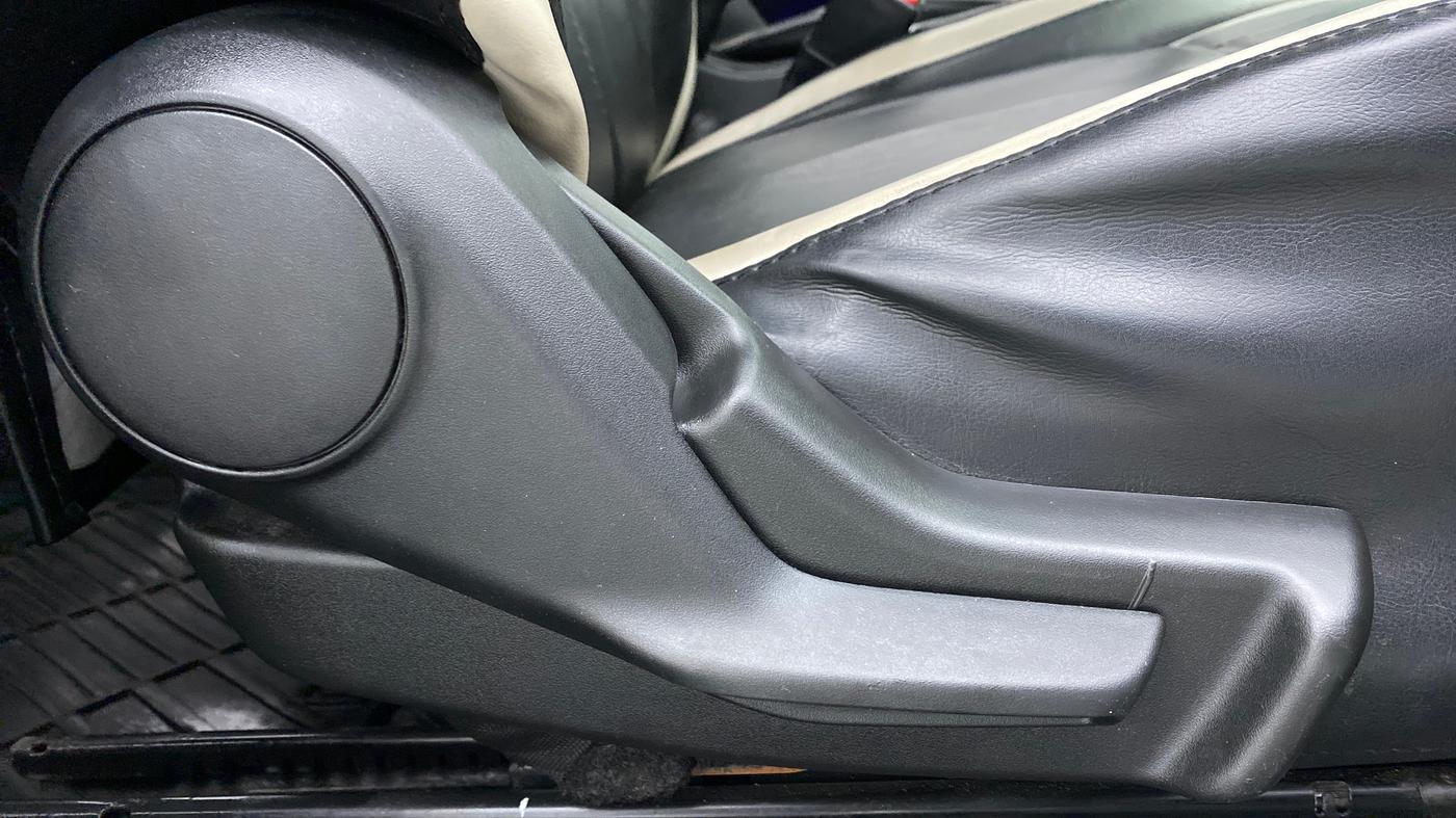2018 Maruti Baleno DELTA 1.2 K12, Petrol, Manual, 33,271 km, Driver Side Adjustment Panel
