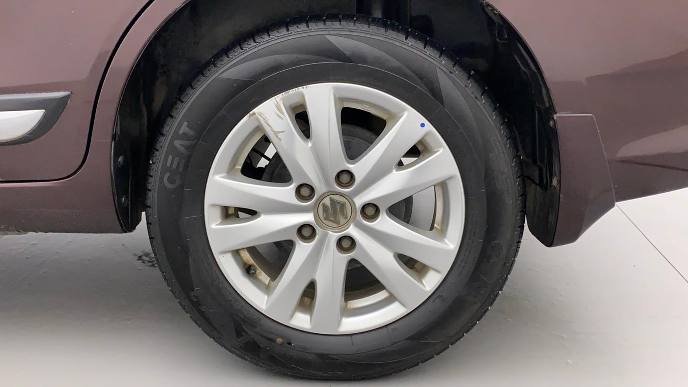 2018 Maruti Ertiga VXI LIMITED EDITION, Petrol, Manual, 74,876 km, Left Rear Wheel