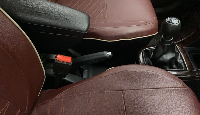 2018 Maruti Ertiga VXI LIMITED EDITION, Petrol, Manual, 74,876 km, Gear Lever