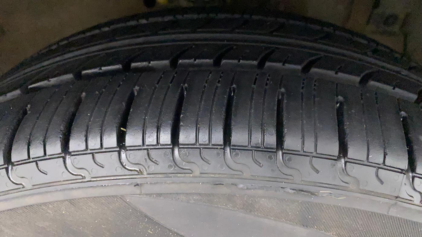 2018 Maruti Ertiga VXI LIMITED EDITION, Petrol, Manual, 74,876 km, Right Front Tyre Tread