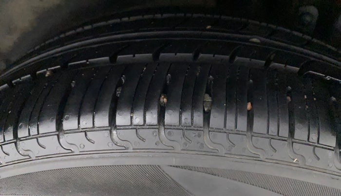 2018 Maruti Ertiga VXI LIMITED EDITION, Petrol, Manual, 74,876 km, Left Rear Tyre Tread
