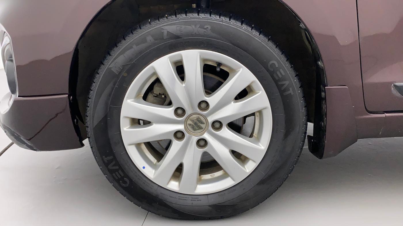 2018 Maruti Ertiga VXI LIMITED EDITION, Petrol, Manual, 74,876 km, Left Front Wheel