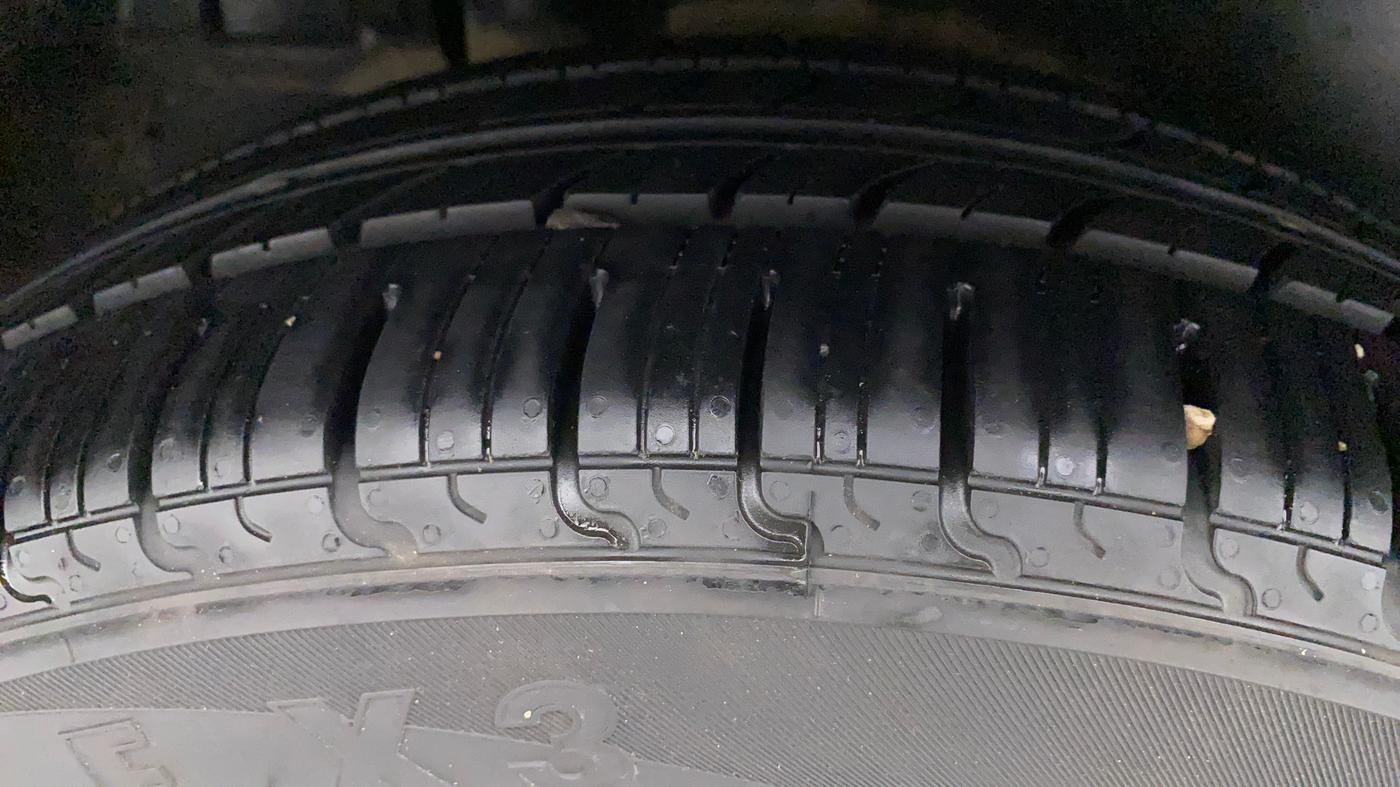 2018 Maruti Ertiga VXI LIMITED EDITION, Petrol, Manual, 74,876 km, Right Rear Tyre Tread