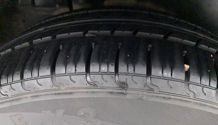 2018 Maruti Ertiga VXI LIMITED EDITION, Petrol, Manual, 74,876 km, Right Rear Tyre Tread