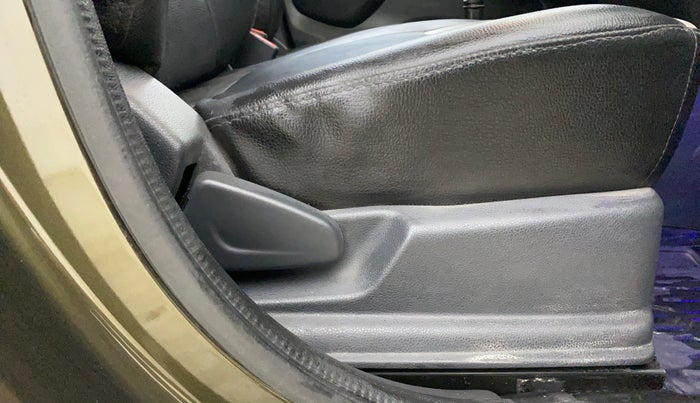 2016 Renault Kwid RXT 0.8, Petrol, Manual, 24,604 km, Driver Side Adjustment Panel