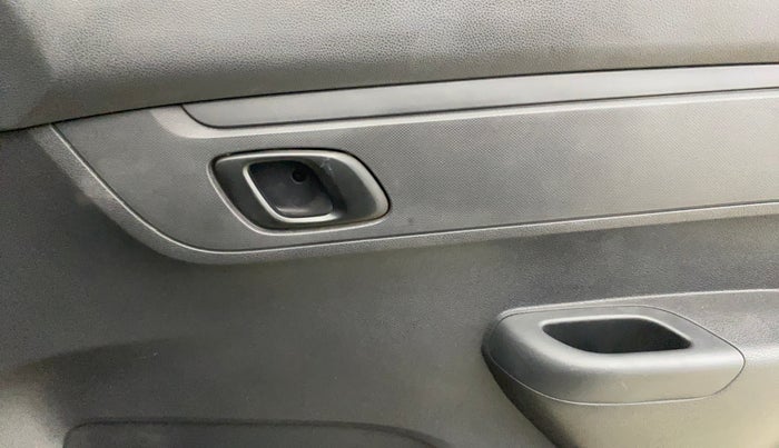 2016 Renault Kwid RXT 0.8, Petrol, Manual, 24,604 km, Driver Side Door Panels Control