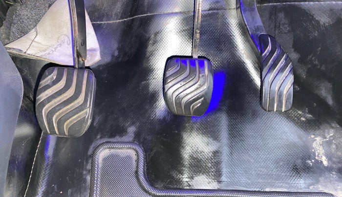 2016 Renault Kwid RXT 0.8, Petrol, Manual, 24,604 km, Pedals