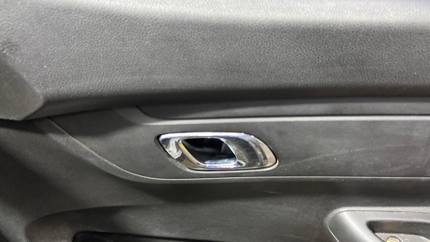 2018 Renault Kwid RXT 1.0 AMT (O), Petrol, Automatic, 46,840 km, Driver Side Door Panels Control