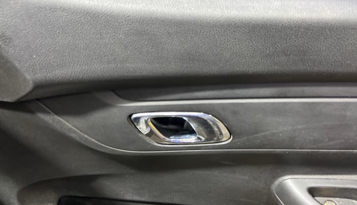 2018 Renault Kwid RXT 1.0 AMT (O), Petrol, Automatic, 46,840 km, Driver Side Door Panels Control