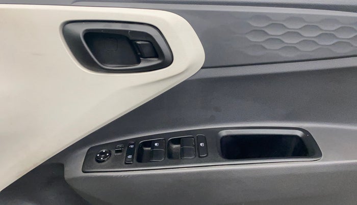 2023 Hyundai AURA S 1.2 CNG, CNG, Manual, 33,627 km, Driver Side Door Panels Control