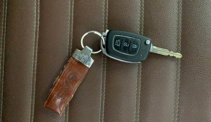 2023 Hyundai AURA S 1.2 CNG, CNG, Manual, 33,627 km, Key Close Up