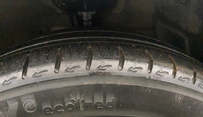 2023 Hyundai AURA S 1.2 CNG, CNG, Manual, 33,627 km, Right Front Tyre Tread