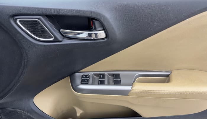 2017 Honda City 1.5L I-VTEC ZX CVT, CNG, Automatic, 95,549 km, Driver Side Door Panels Control