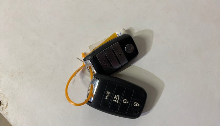 2023 KIA SONET 	 HTX 1.0 TURBO DCT, Petrol, Automatic, 47,809 km, Key Close Up