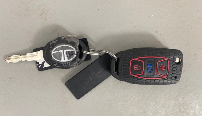 2018 Tata Tiago XZ PETROL, Petrol, Manual, 60,230 km, Key Close Up