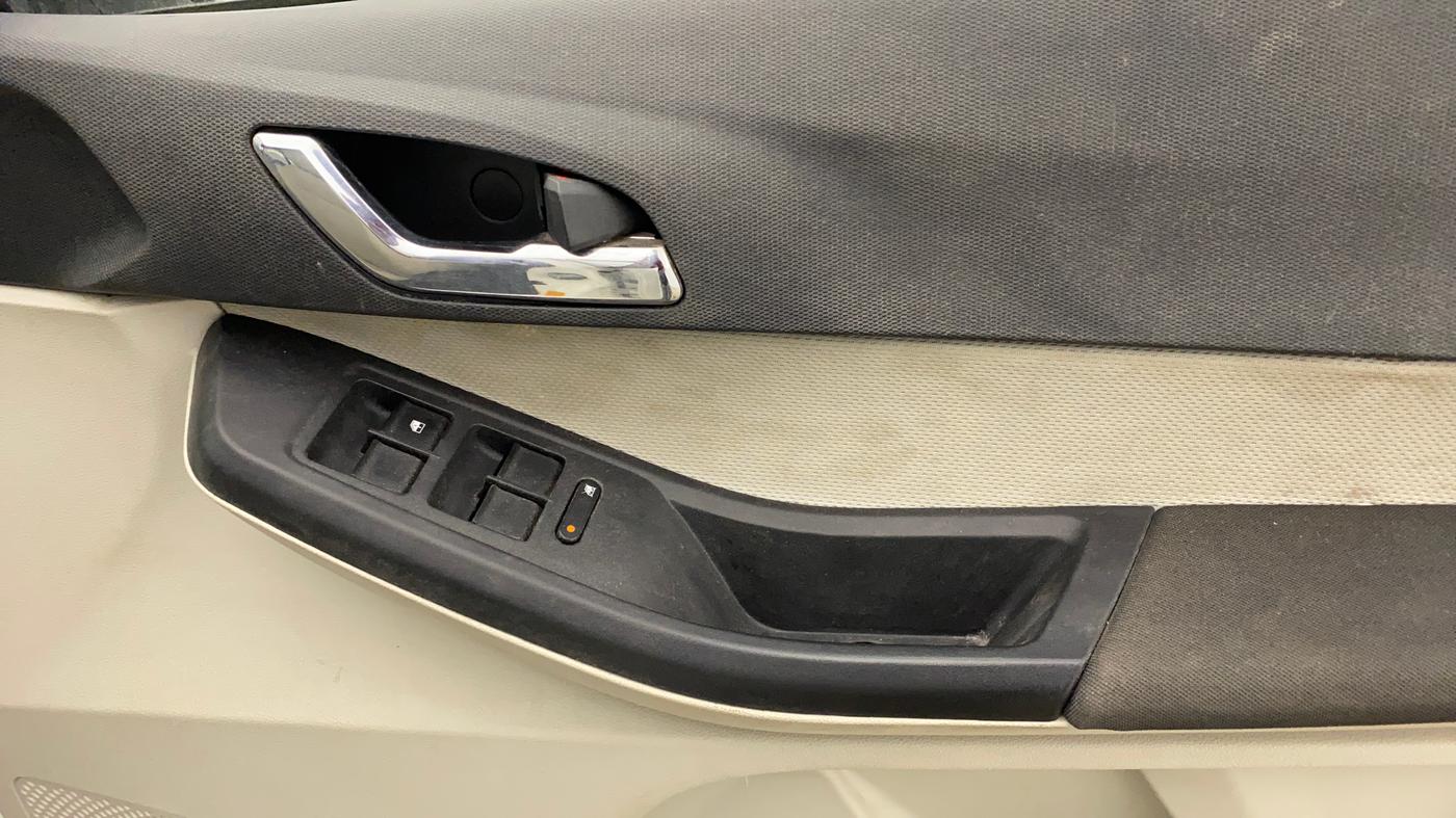 2024 Tata TIGOR XZ PLUS PETROL, Petrol, Manual, 37,220 km, Driver Side Door Panels Control