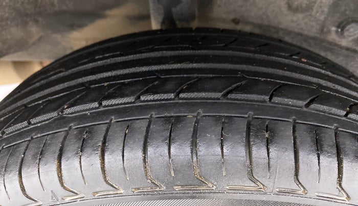 2011 Toyota Etios G, Petrol, Manual, 65,168 km, Right Rear Tyre Tread