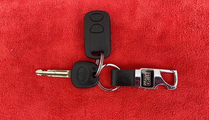 2011 Toyota Etios G, Petrol, Manual, 65,168 km, Key Close Up