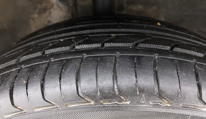 2011 Toyota Etios G, Petrol, Manual, 65,168 km, Right Front Tyre Tread