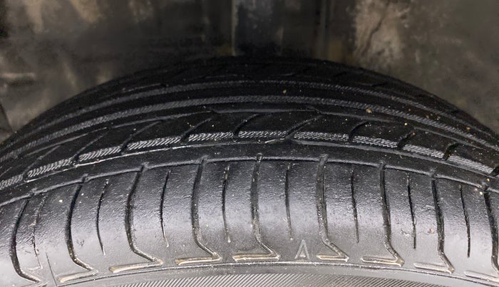2011 Toyota Etios G, Petrol, Manual, 65,168 km, Left Front Tyre Tread