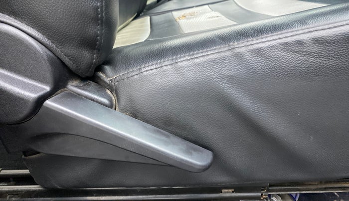 2011 Toyota Etios G, Petrol, Manual, 65,168 km, Driver Side Adjustment Panel