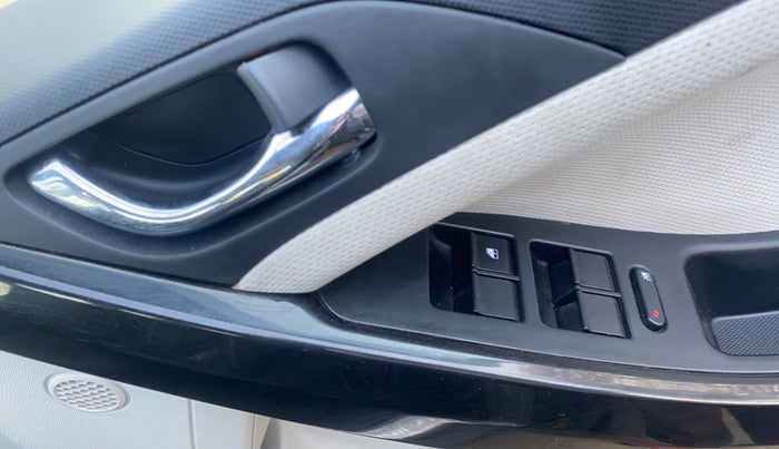 2021 Tata NEXON XZA PLUS SUNROOF PETROL, Petrol, Automatic, 38,060 km, Driver Side Door Panels Control