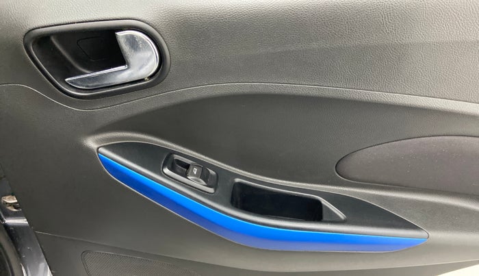 2020 Ford New Figo TITANIUM BLU 1.5 DIESEL, Diesel, Manual, 33,745 km, Right rear window switch / handle - Switch/handle not functional