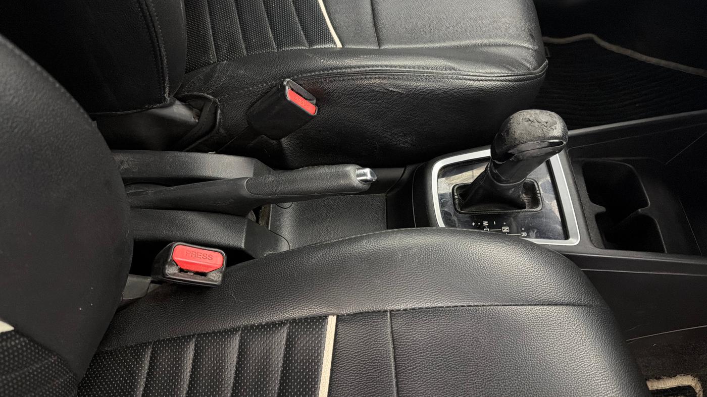 2018 Maruti Swift ZXI AMT, Petrol, Automatic, 87,884 km, Gear Lever