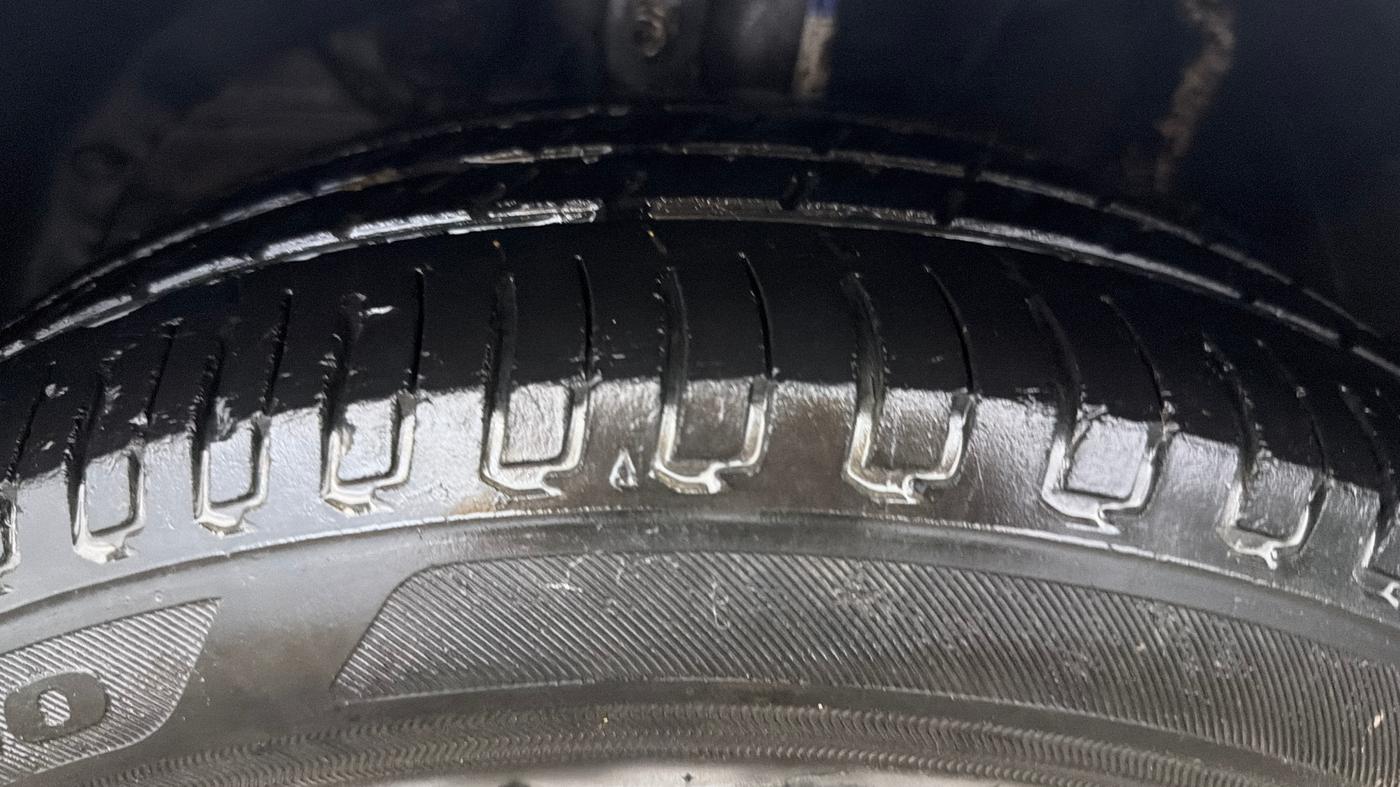 2018 Maruti Swift ZXI AMT, Petrol, Automatic, 87,884 km, Left Front Tyre Tread