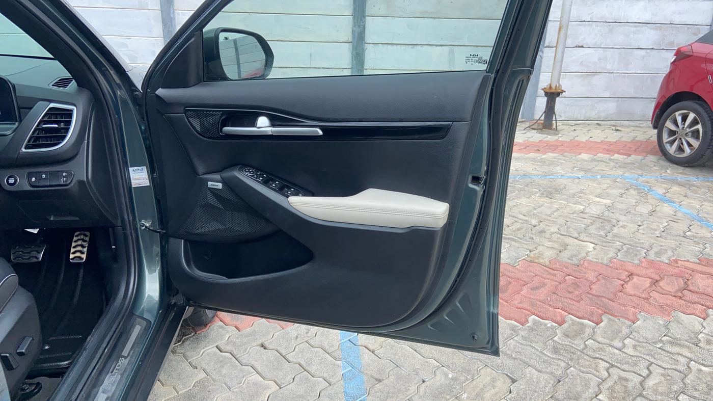 2023 KIA SELTOS  GTX PLUS 1.5 DIESEL AT, Diesel, Automatic, 24,402 km, Driver Side Door Panels Control